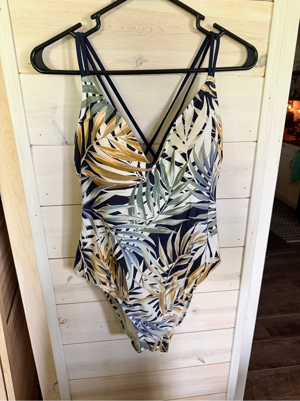 Hurley Tropical Leaf-Print One-Piece Swimsuit with Adjustable Straps